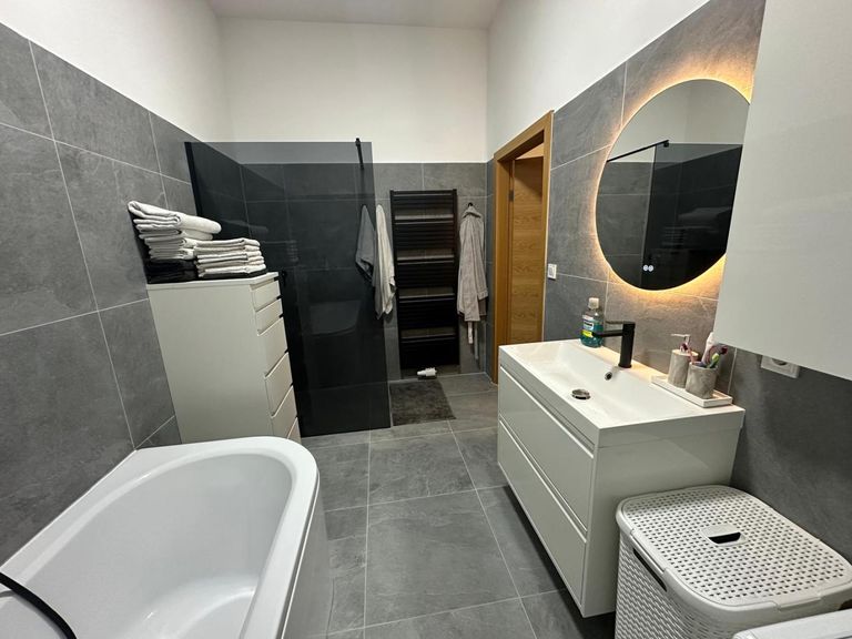 Badezimmer Ansicht 2