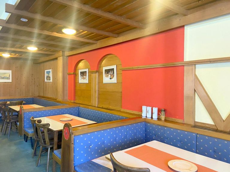 ...ausreichenden Sitzplätzen