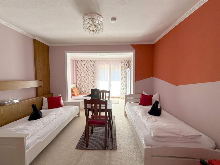 Zwei-Bett-Zimmer