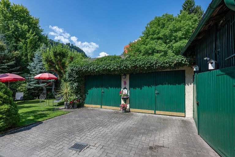 Doppelgarage inkl. Nebengebäude