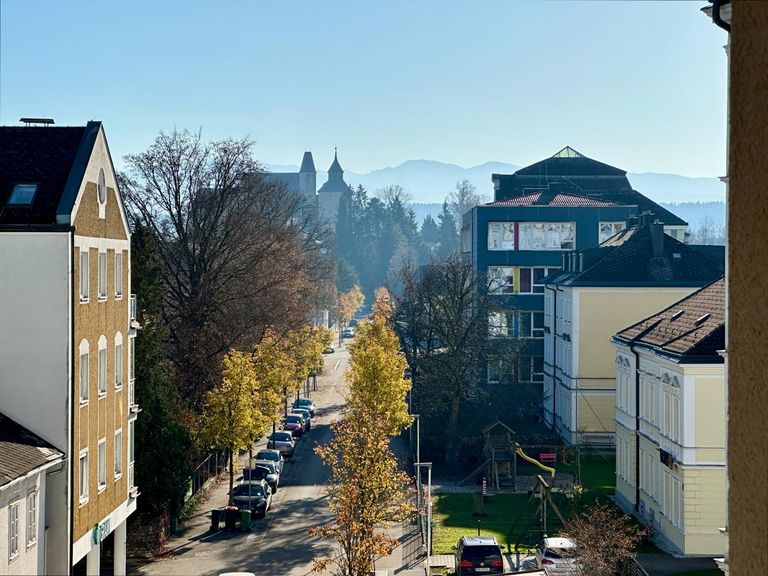 Loggia Blick Richtung Kirche