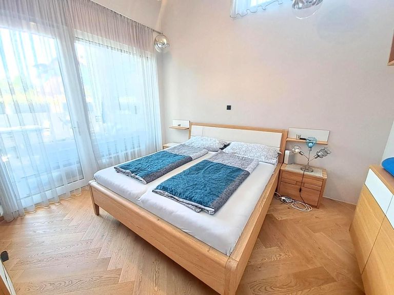 Schlafzimmer mit Ausgang Terrasse