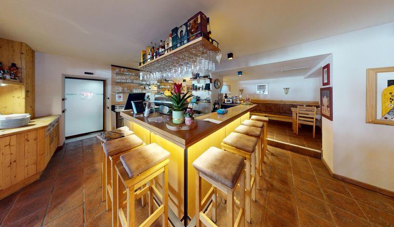 Ötz - Pizzeria - Barbereich