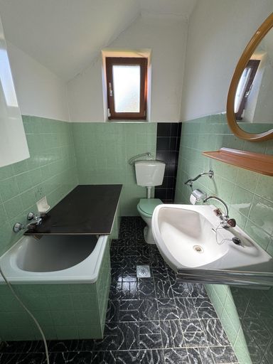 Bad EG sanierungsbedürftig