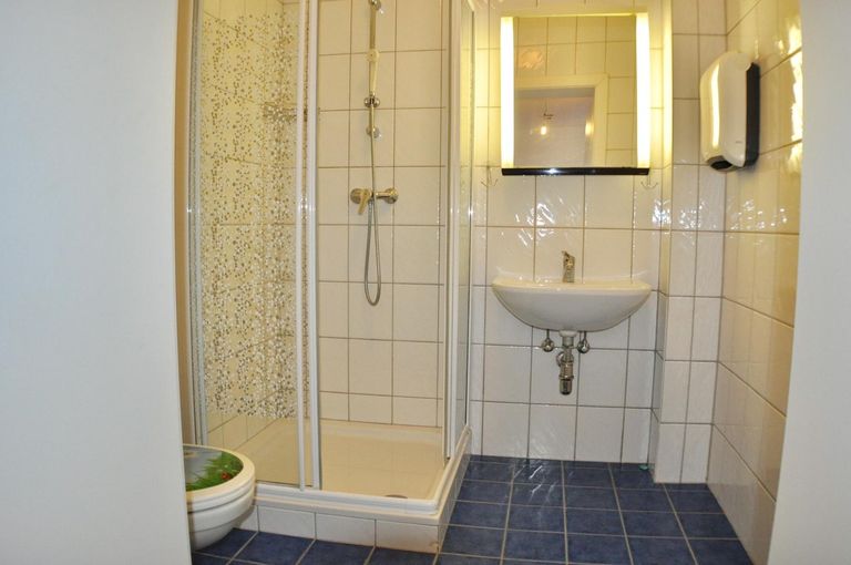 Top 2 Bad mit Dusche & WC