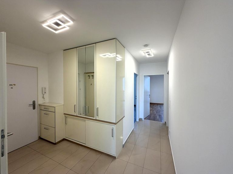 Wohnungseingang / Eingangsgarderobe