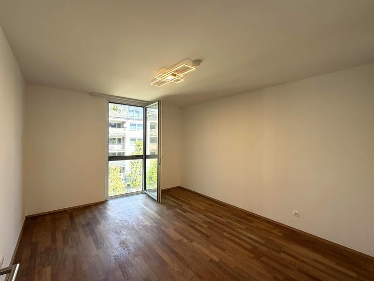 Kinderzimmer / Schlafzimmer mit franz. Balkon