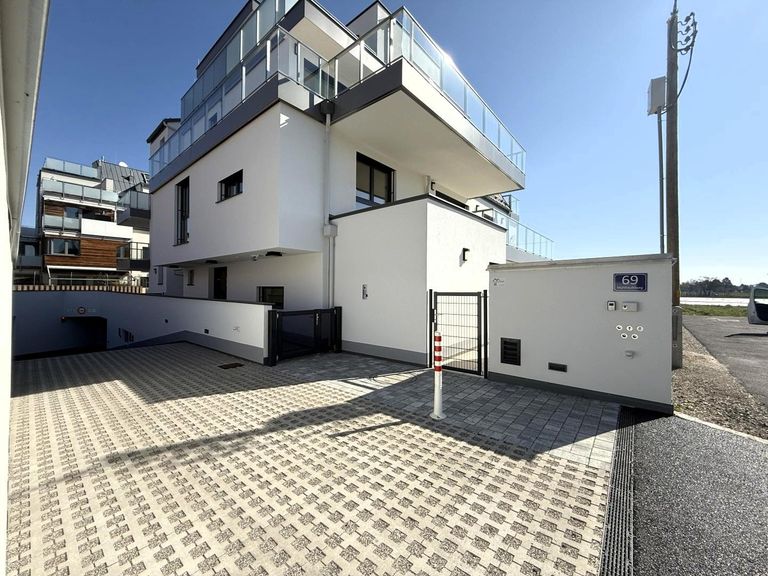 Hausanlage / Garageneinfahrt