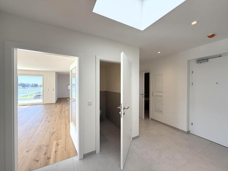 Wohnungseingang mit Tageslicht