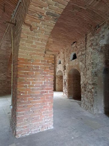 EG mit Säulen und Nischen