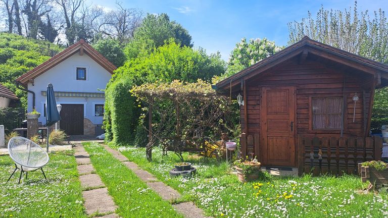 Weinkeller mit Gartenhaus