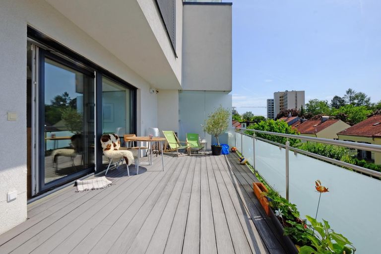 Terrasse auf der unteren Wohnebene