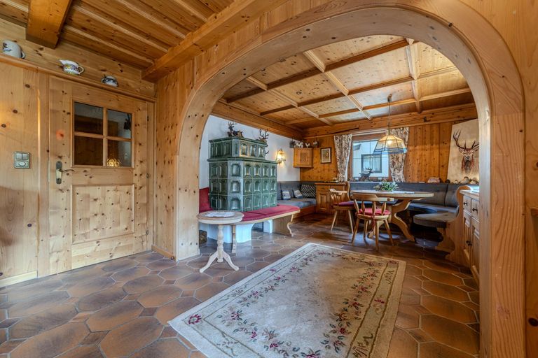 Stube mit Kachelofen