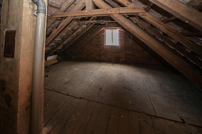 Altbau Dachboden
