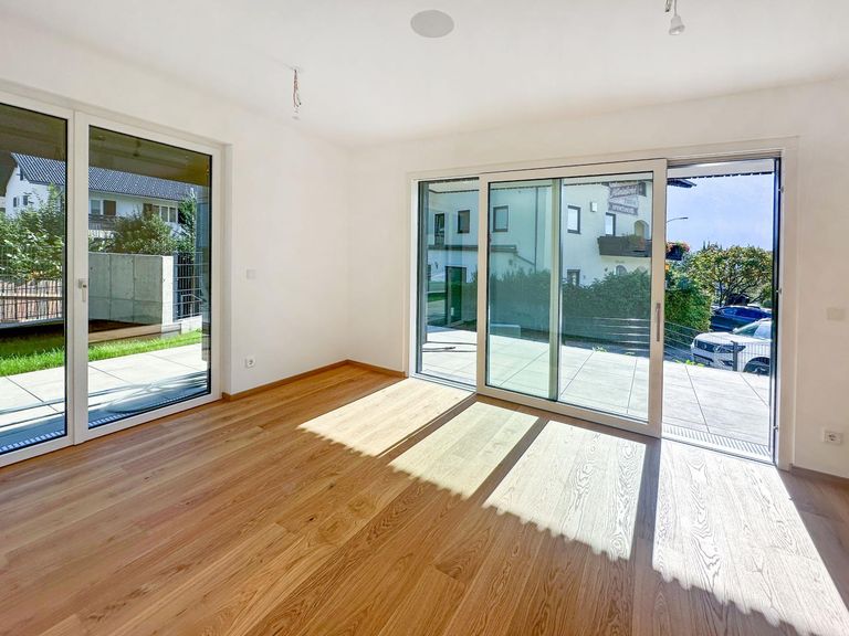 Wohnzimmer mit Ausgang auf die Terrasse/Garten