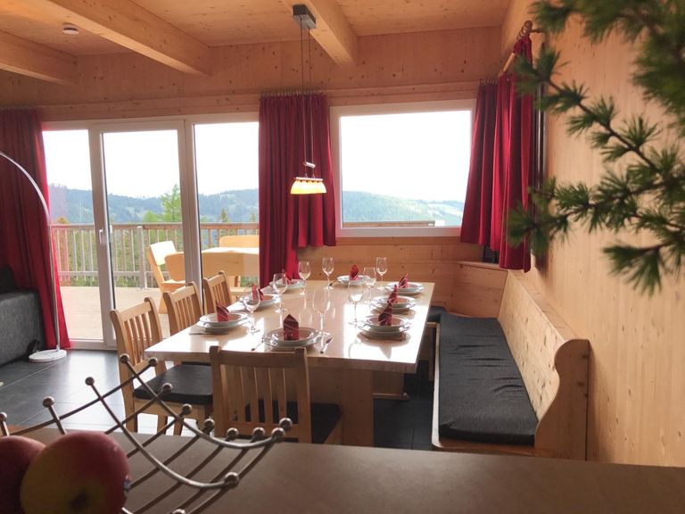 Essbereich mit Aussicht