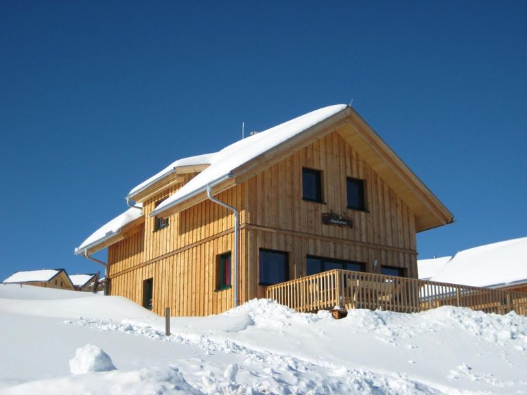 Almchalet im Winter