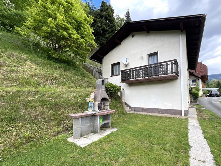 Haus samt Garten und Balkon