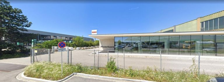 Schauraum + Zufahrt Aussenansicht