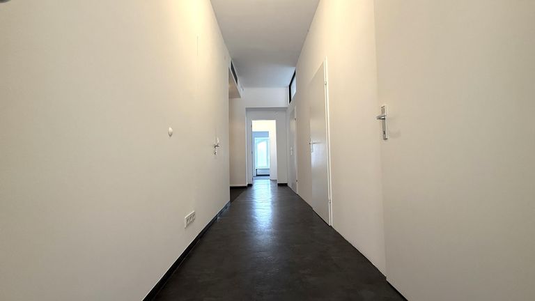 zentral begehbar