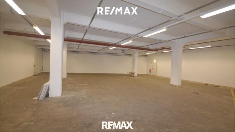 Weiter Fläche im 1. Stock