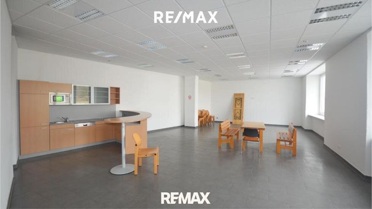 Aufenthaltsraum im EG mit Küche