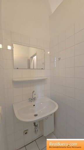 Handwaschbecken bei der 2. Toilette