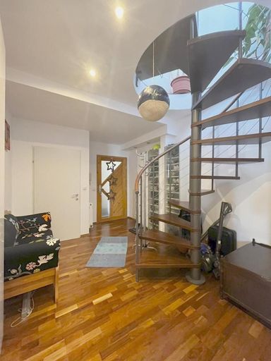 Vorraum mit Wendeltreppe