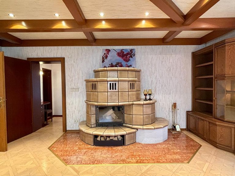 Wohnzimmer mit Kachelofen