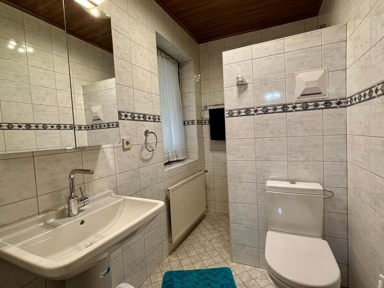 Badezimmer m. WC / Dusche