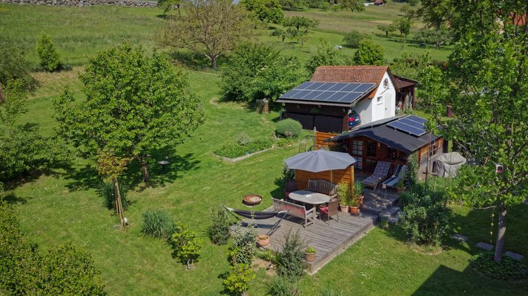 Gartenhütte und Nenbengebäude