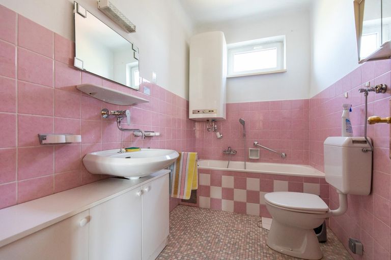 Wohnhaus Mönchhof Bad OG