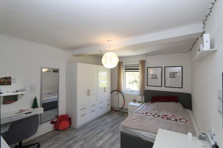 Zimmer 1 Wohnung 1 OG