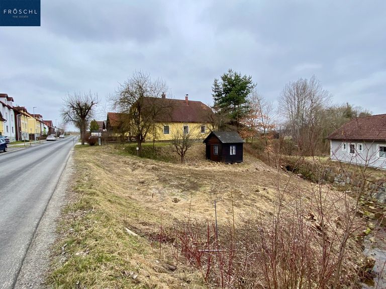 Ansicht Grundstück und Straße Richtung Zwettl