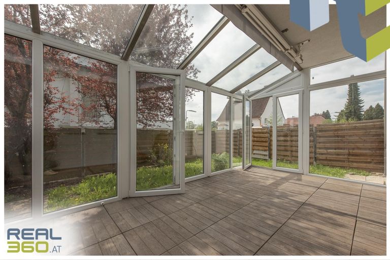 Terrasse mit Wintergarten