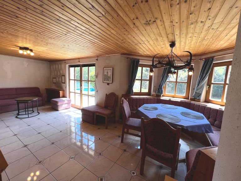 Zimmer im EG mit Ausgang in den Garten