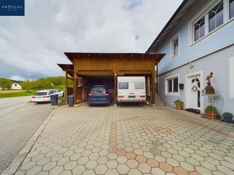Ansicht Carport und Eingang Büro/Werkstatt