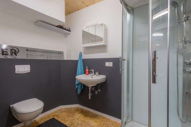 WC und Dusche im Lager