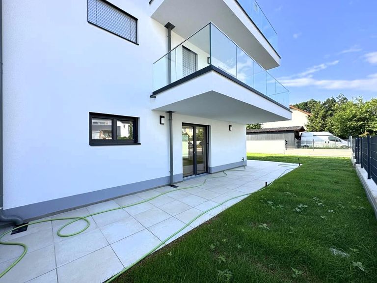 Hauptterrasse / Hauptgarten