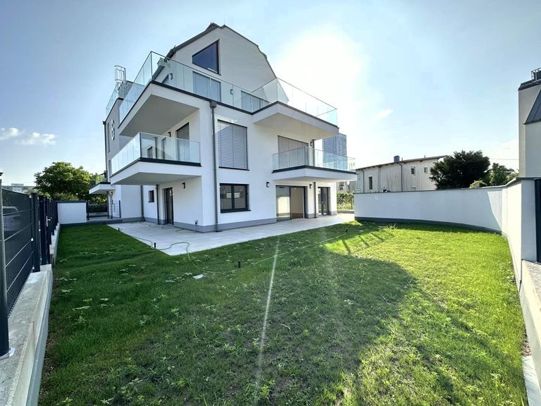 Hauptterrasse / Hauptgarten