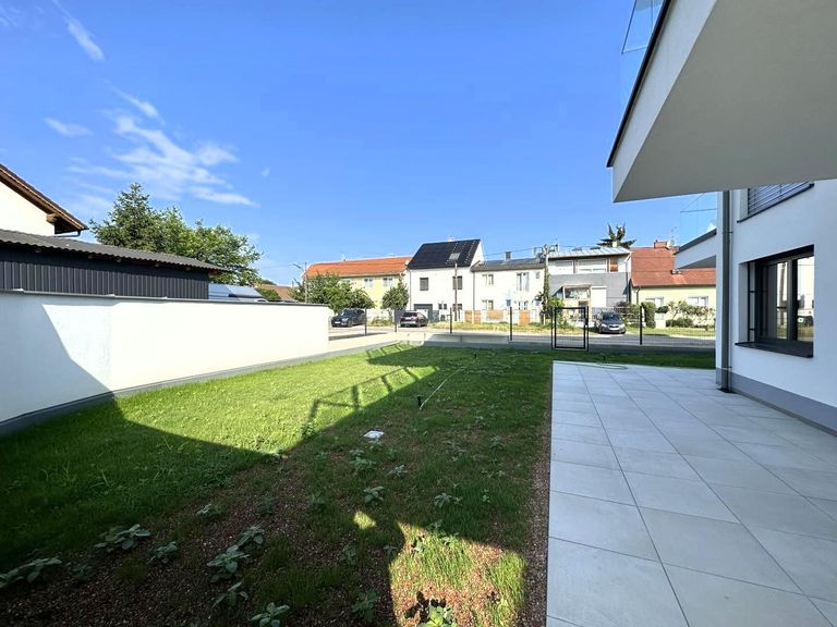 Hauptterrasse / Hauptgarten