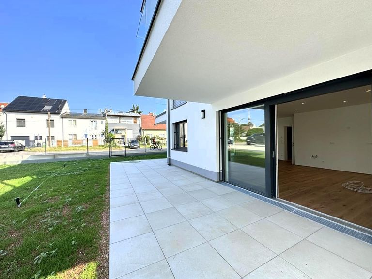 Hauptterrasse / Hauptgarten