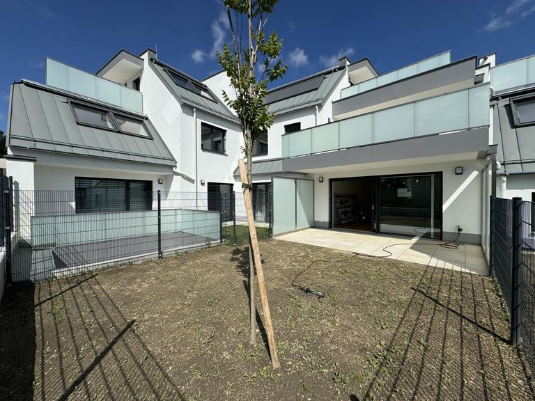 tw. überdachte Terrasse (1 von 2 ) im Eigengarten