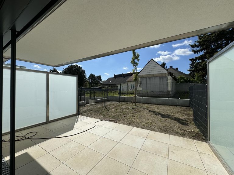 tw. überdachte Terrasse (1 von 2 ) im Eigengarten