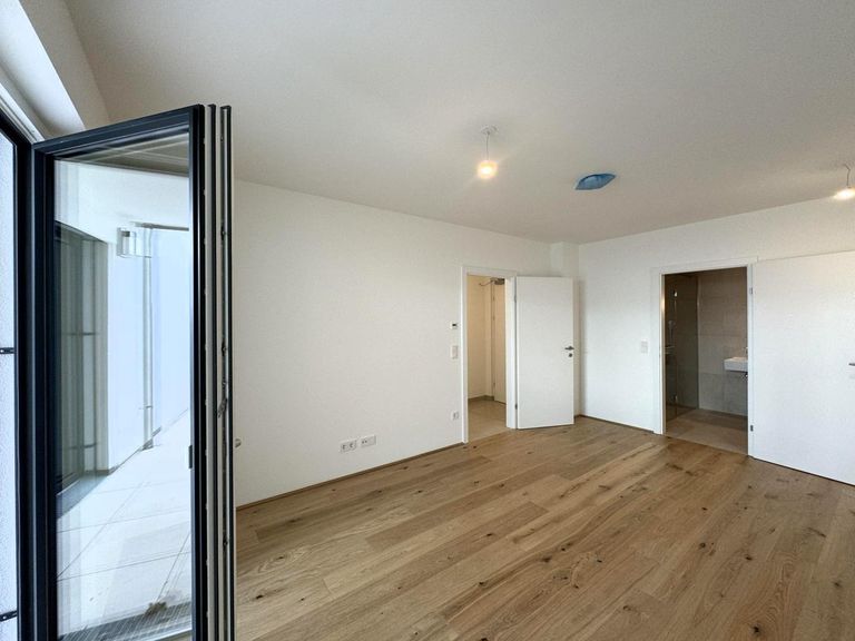 Schlafzimmer 1 von 2 mit Bad en Suite