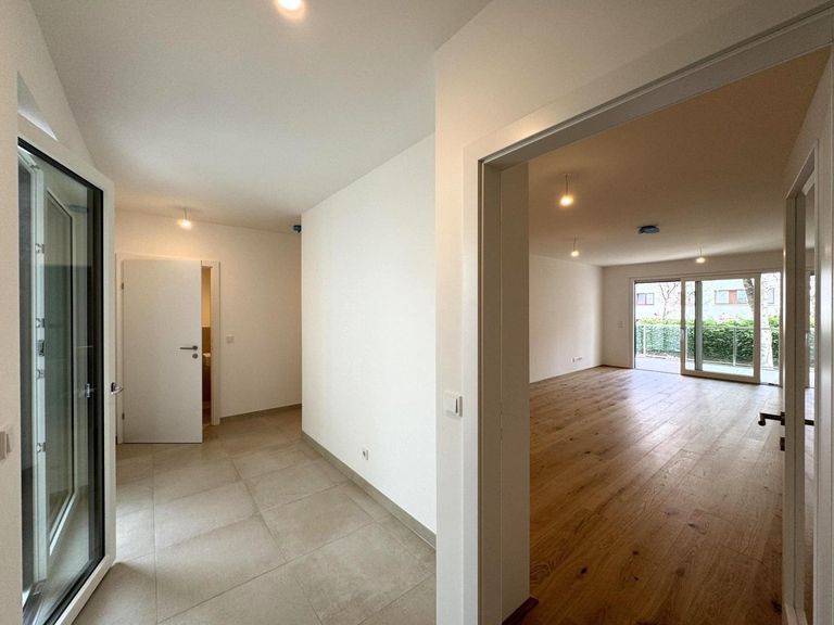 Vorraum, Blick ins Wohnzimmer