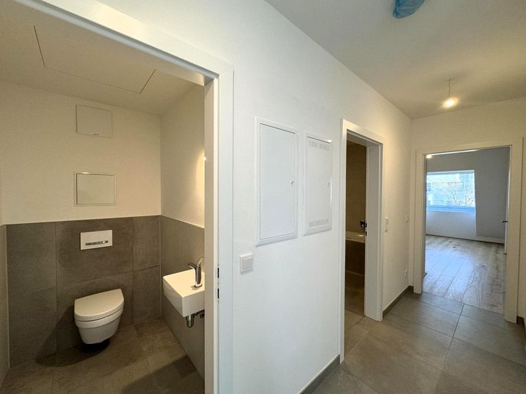 Verteilerflur / Gästetoilette / Bad / Schlafzimmer