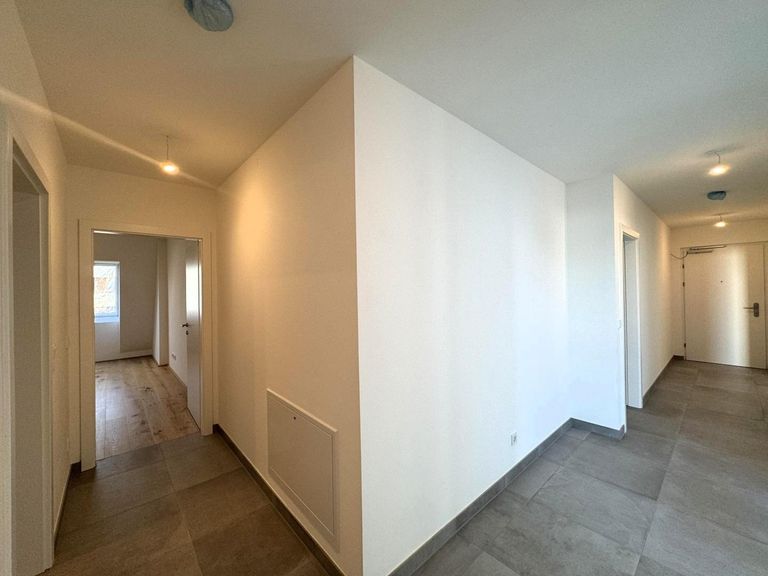 Verteilerflur / Gästetoilette / Bad / Schlafzimmer