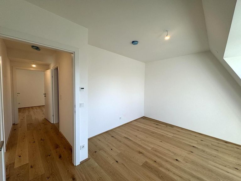 Schlafzimmer 1 von 2