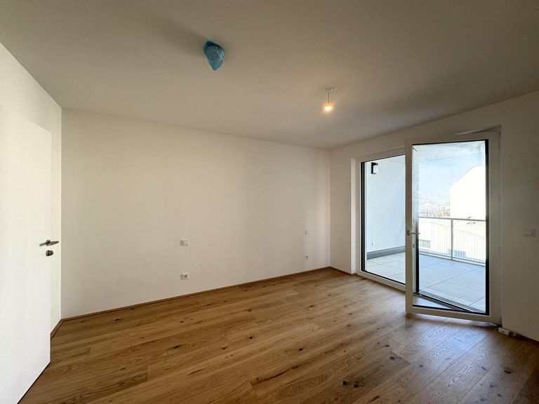 Schlafzimmer 1 von 2